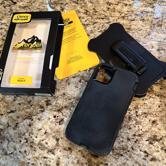 Otter box iPhone case - Picture 2 of 3